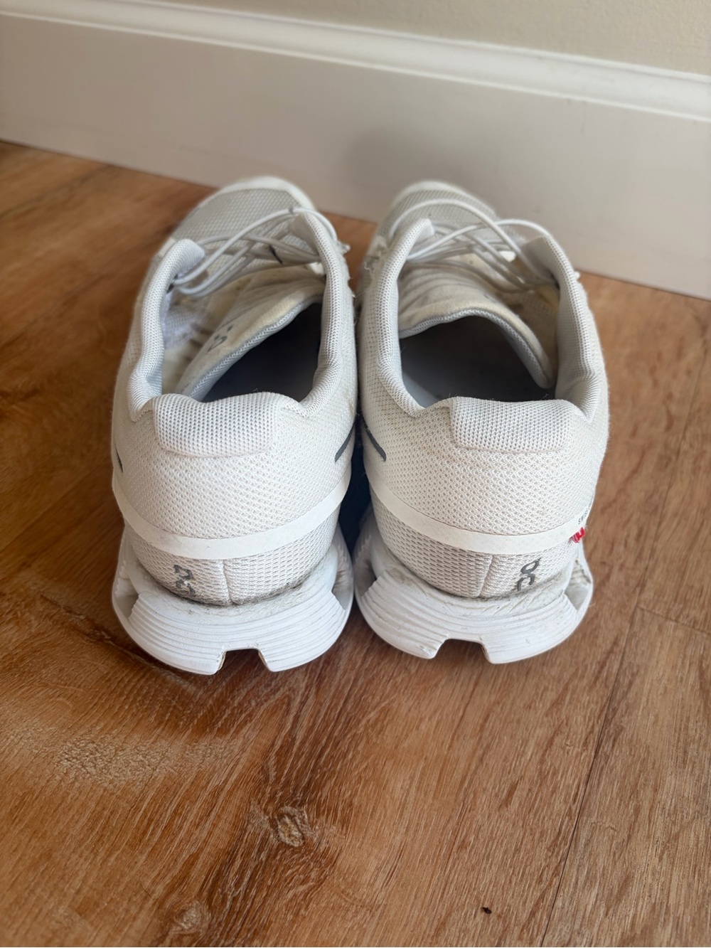 On Running Cloud 5 Running Shoes in White Women’s Size 9 - Picture 4 of 7